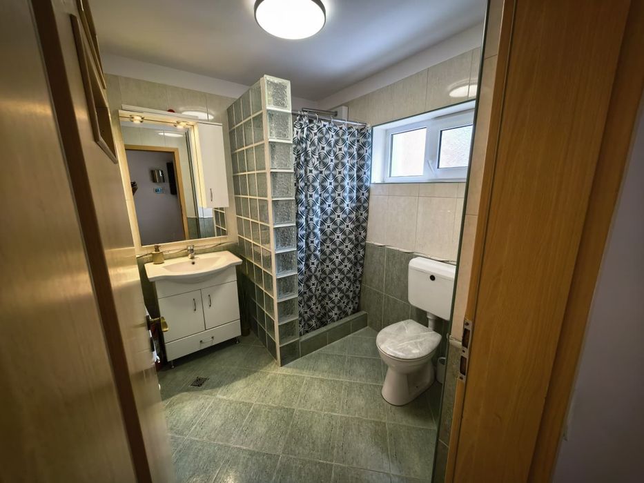 Casa individuala 3 camere, 100mp, mobilat/utilat, strada inchisa/linistita