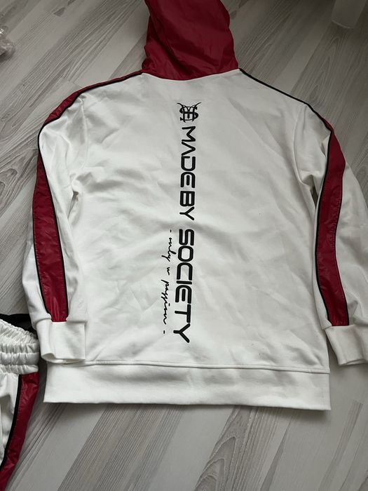 Compleuri Made By Society