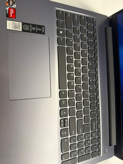 Laptop Lenovo IdeaPad Slim 3 16ABR8 cu procesor AMD Ryzen 7 7730U pana la 4.5GHz, 16" WUXGA, IPS, 16GB DDR4 RAM, 1TB SS  AMD Radeon Graphics