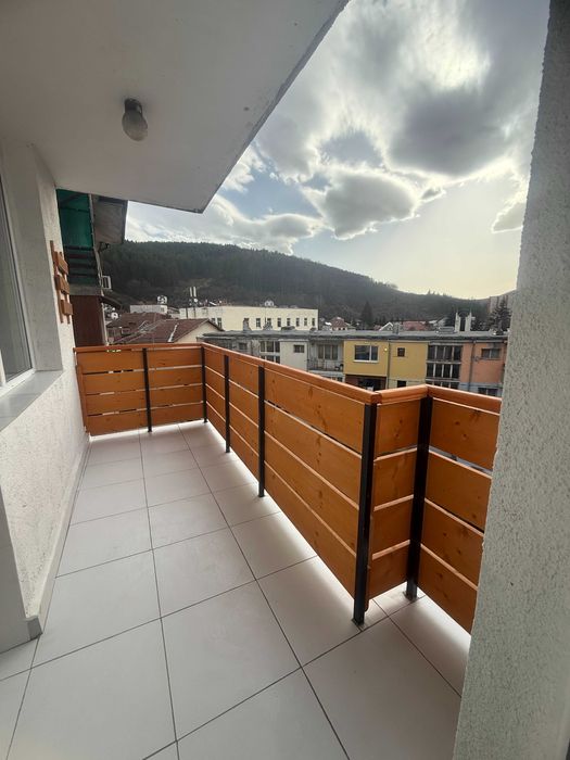 Продава многостаен апартамент в гр.Трън - от собственик