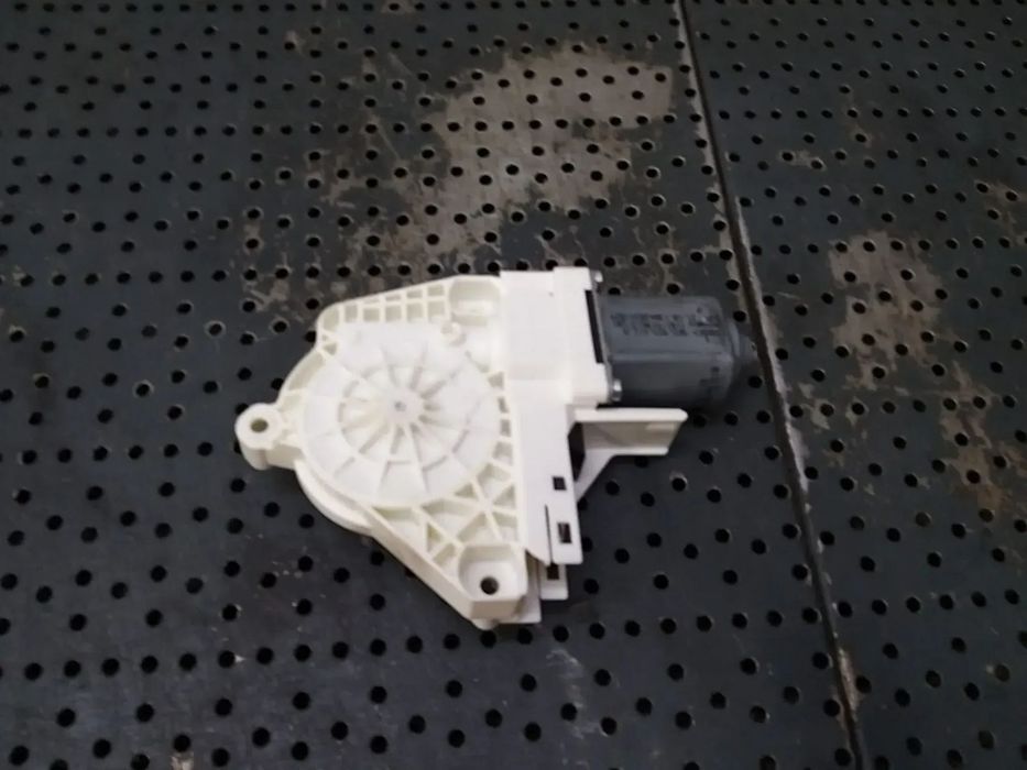 Motoras macara dreapta spate audi a4 b8 8k 8k0959812a 1101919813201