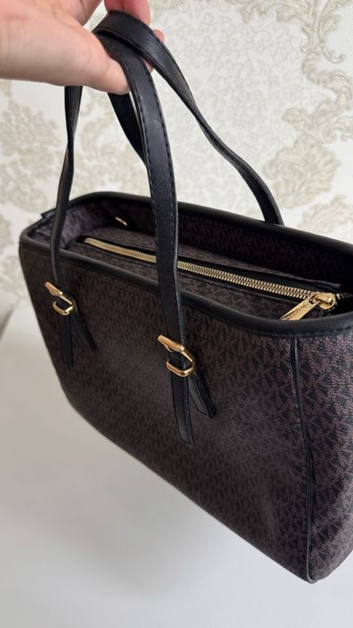 Женская сумка в коричневом цвете