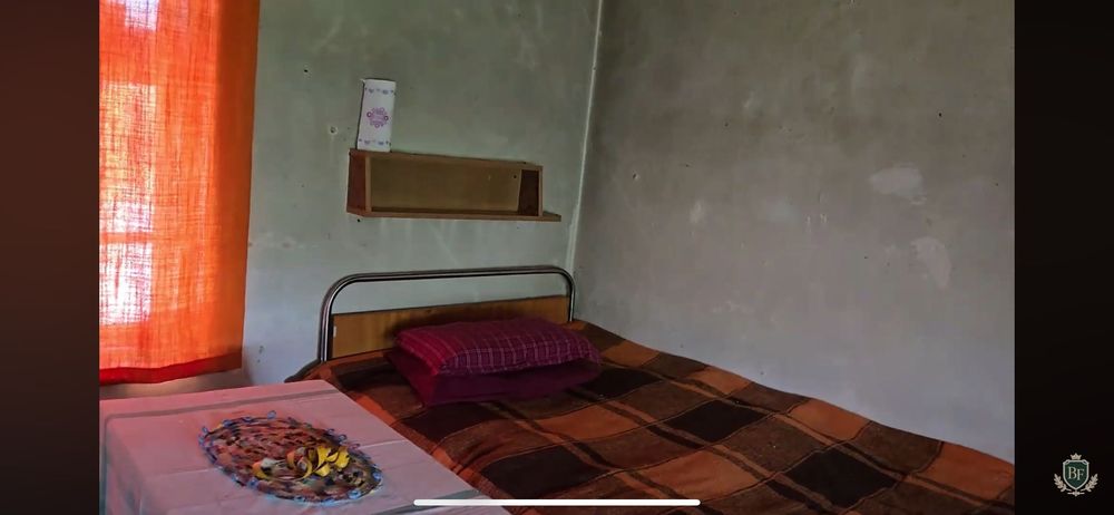 Къща с голям двор в село Конак