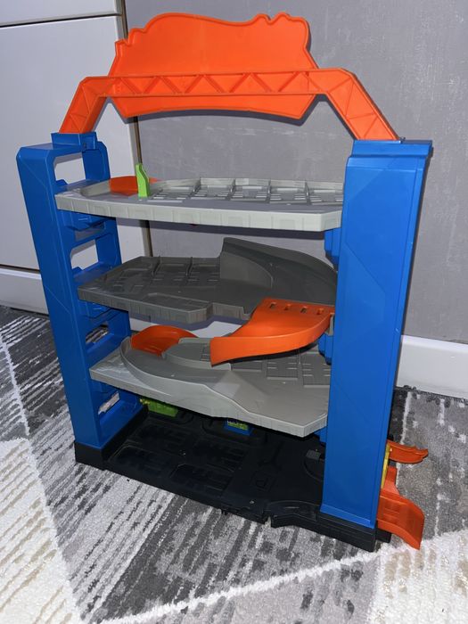 Hot wheels парковка