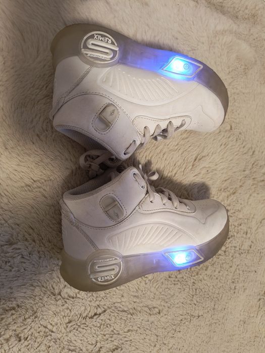 Adidași Sketchers gama Remix. Cu luminițe ce se aprind disco. Măr 32