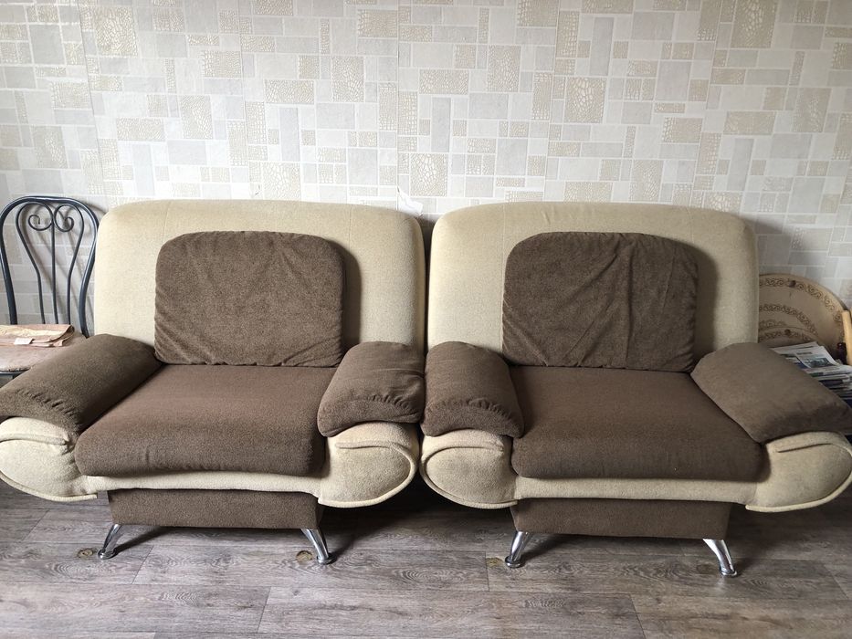 Продам раскладной диван с креслами