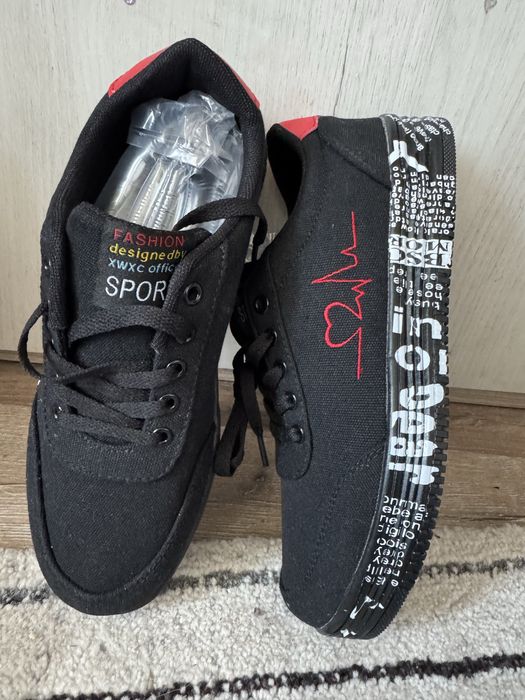 Модни вулканизирани обувки