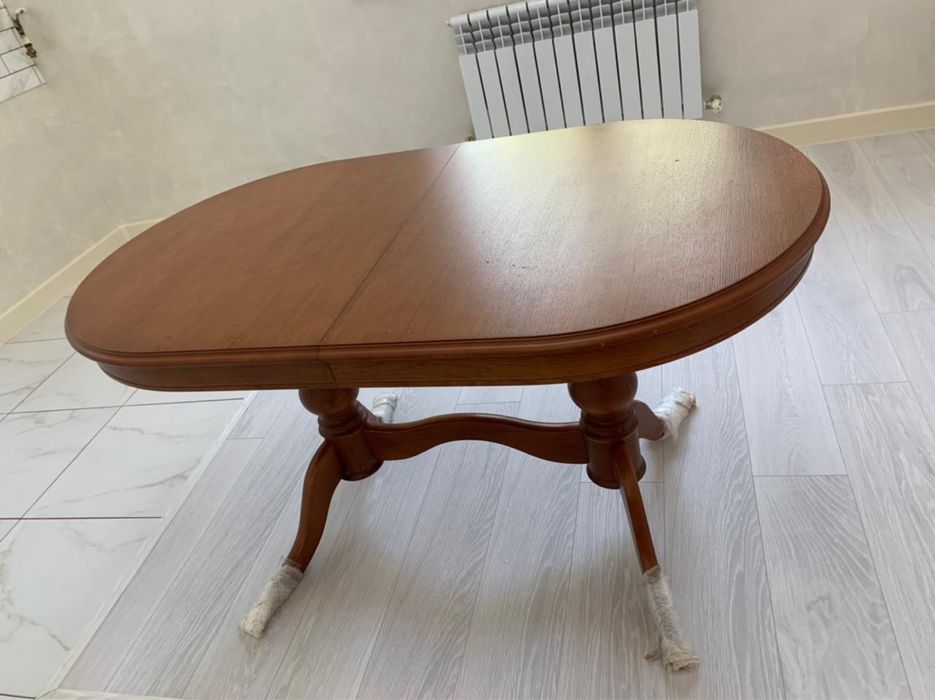 Стол кухонный или гостиной