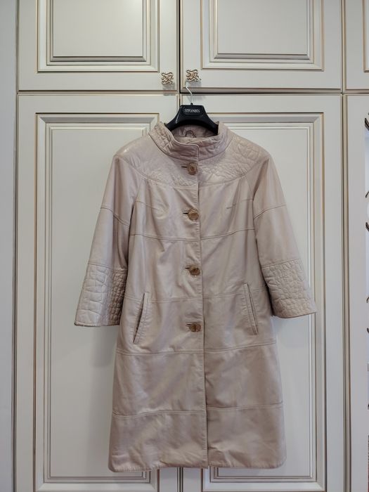 Продается пальто,  сюртук,  куртка (кожа)