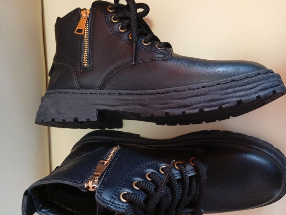 Нови мъжки /детски боти 39 номер