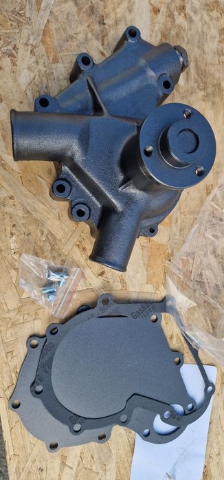 Pompa apa tractor fiat 850 pret 695 lei se poate trimite prin curier r