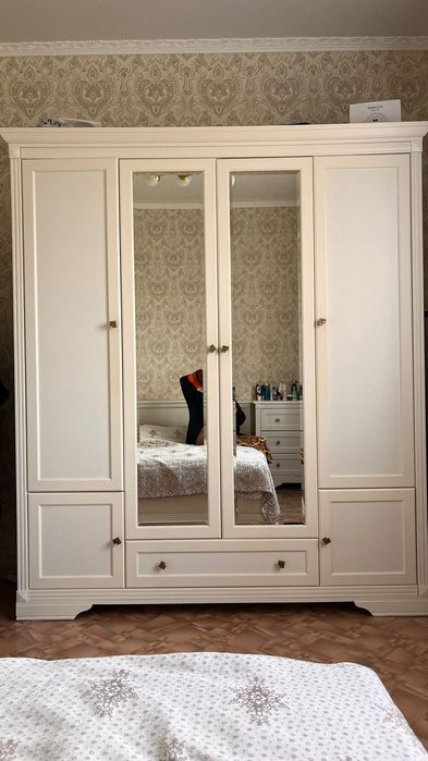 Спальный гарнитур Almera Commot (б/у)