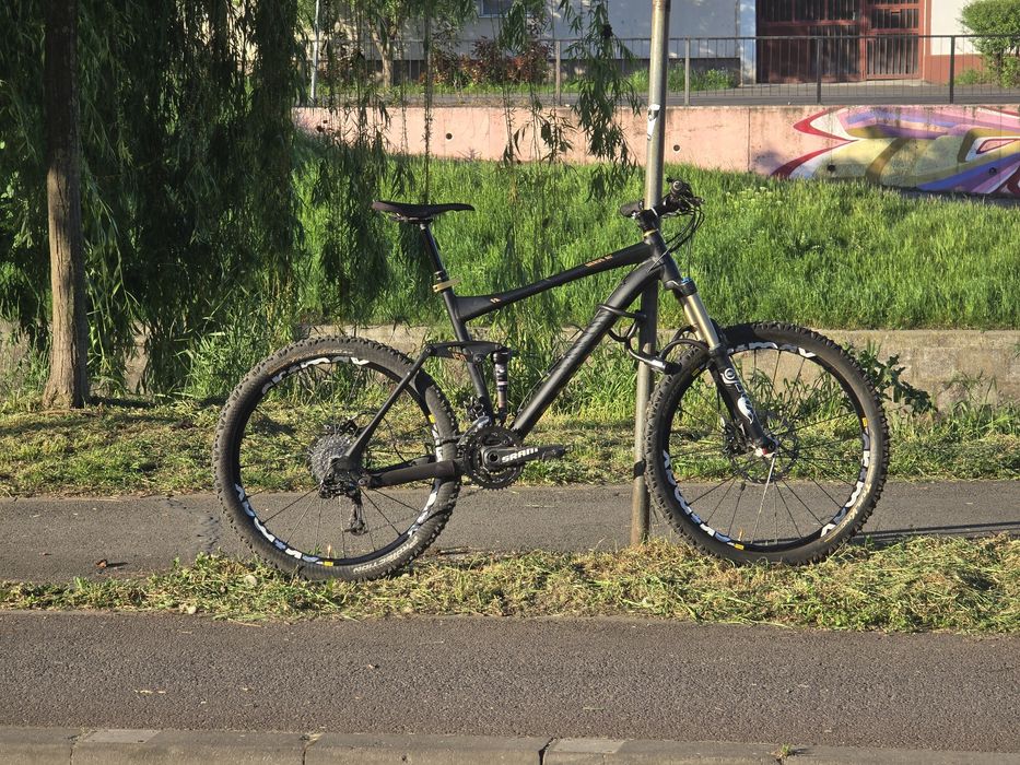 Vând bicicletă Canyon