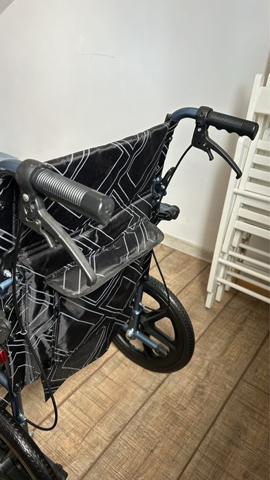 scaun cu rotile ultrausor din aluminiu, pliabil, manere rabatabile