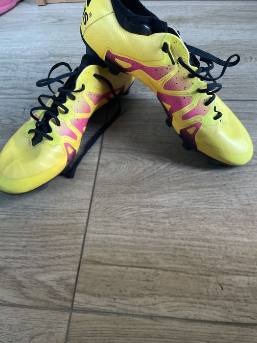 Ghete de fotbal cu crampoane