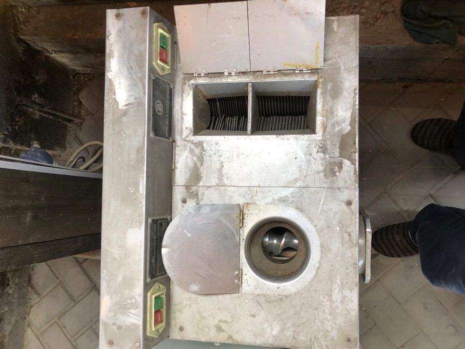 Мясорубку 2/1 , электрочайник ,лапшерезка , чопер