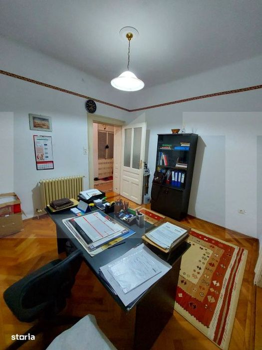 Casa de vanzare, 304 mp, zona Gradiste