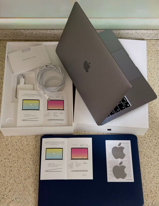 MacBook air M1 (256gb) like new 100%