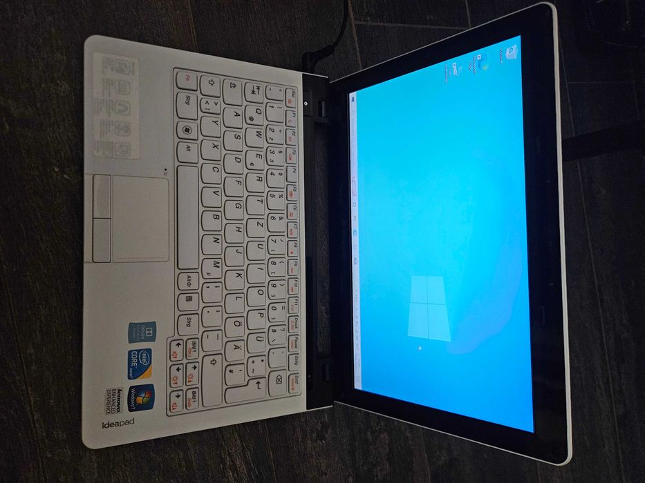 Продавам лаптоп Lenovo IdeaPad U160 i5  11.6 инча