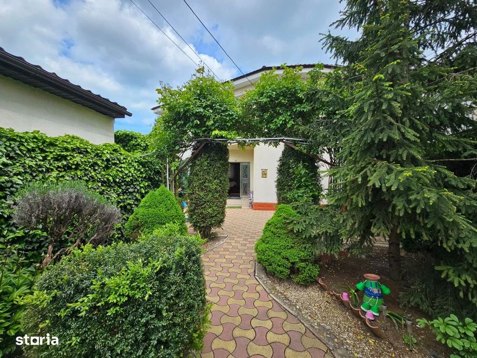De vanzare-Vila spatioasa cu gradina si foisor-oaza de liniste