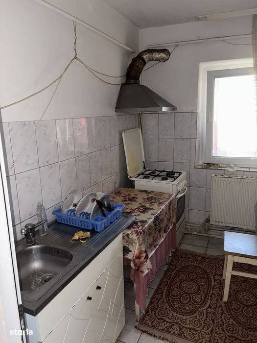 Vând apartament 2 camere, decomandat, zona Vidin