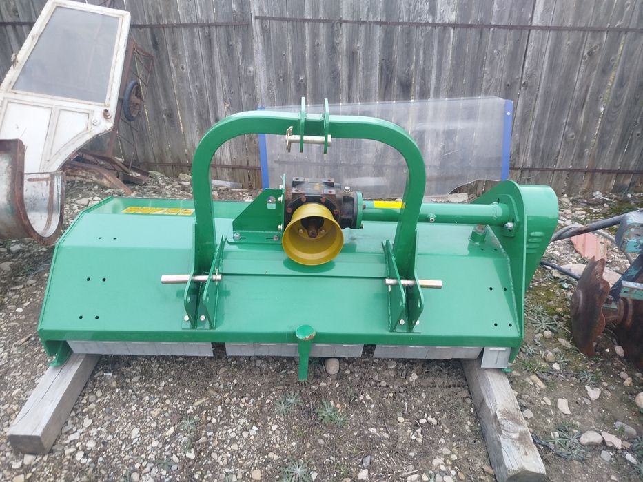 Tractor U 445 fab 2002 și utilaje