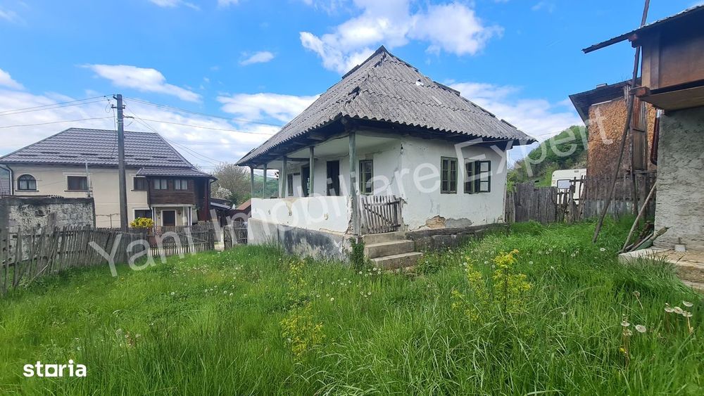Casă de vânzare în comuna Mălureni, sat Mălureni, județ Argeș.