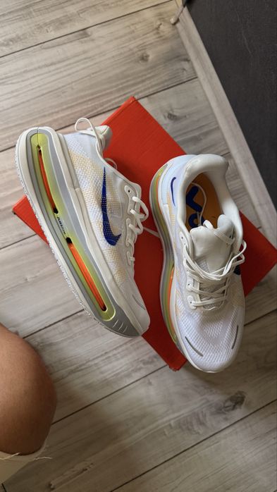 NIKE Vomero Premium