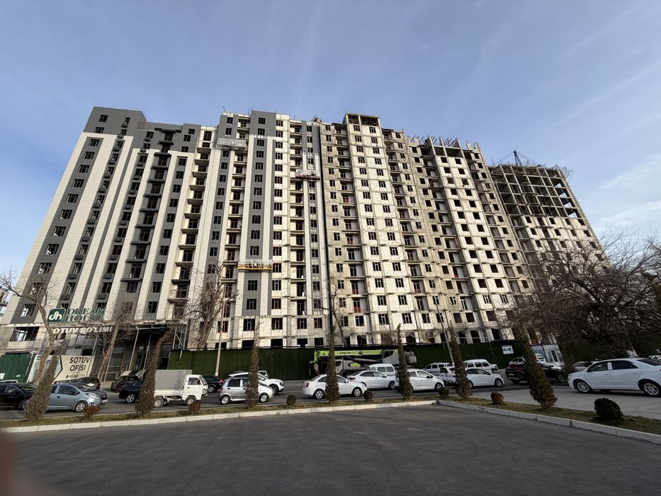 Bodomzor Dream House 2 xonali kvartira sotiladi kvadratini 1030$ dan