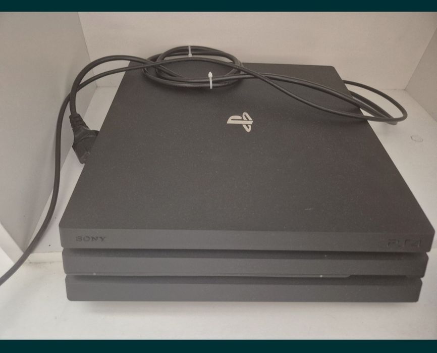 Продам Sony PlayStation 4.
