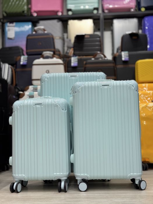 Чемоданы из  пластика противоударные