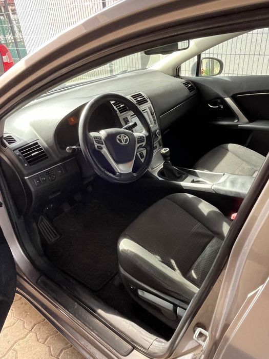 Vând Totoya Avensis