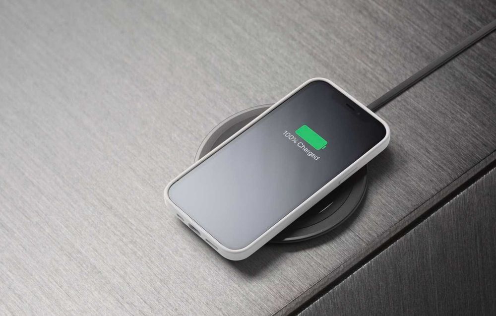 Безжично зарядно /wireless charger/ Cellularline Neon Black 10W