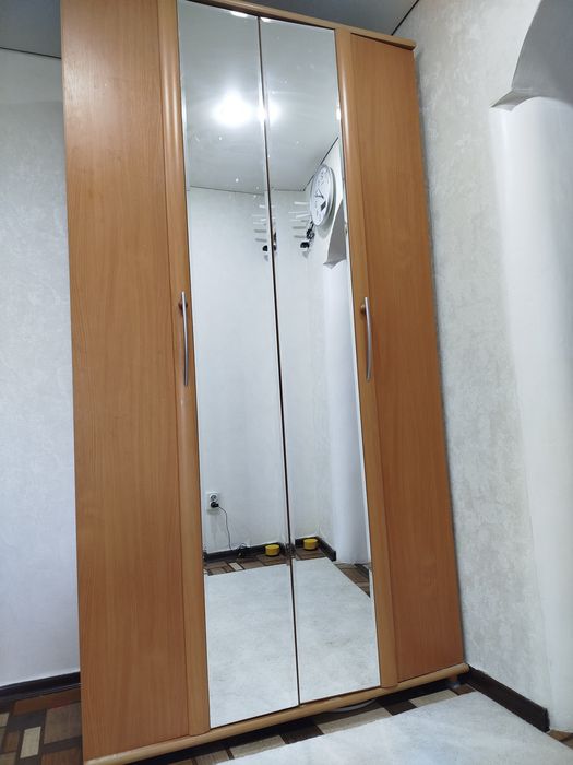 Продам шкаф платяной