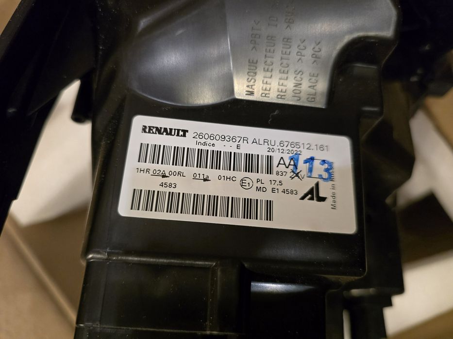 Фар Дачия Дъстър ляв / десен