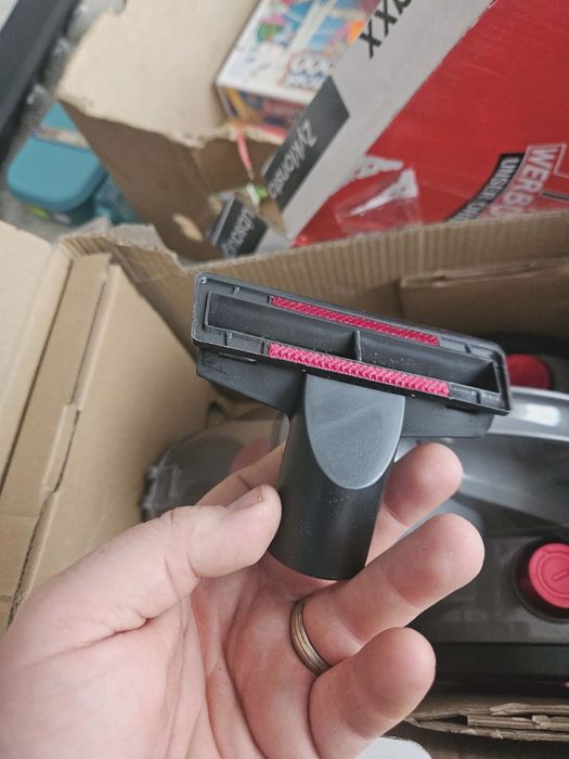 Vând aspirator!  Este nou. Doar scos din cutie, a fost primit cadou dar nu l am folosit deoarece am deja 2.
