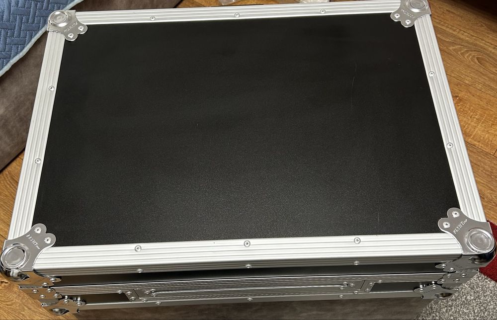 Controller Traktor Kontrol S3 + Flight Case Flyht Pro