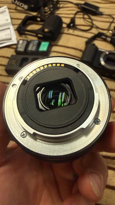 Sony ZV-E10 + obiectiv 16-50mm | Stare excelentă | Pachet complet pentru creator