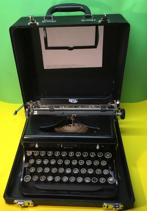 Винтидж пишеща машина Royal Portable Модел O 1934 г. Работеща !