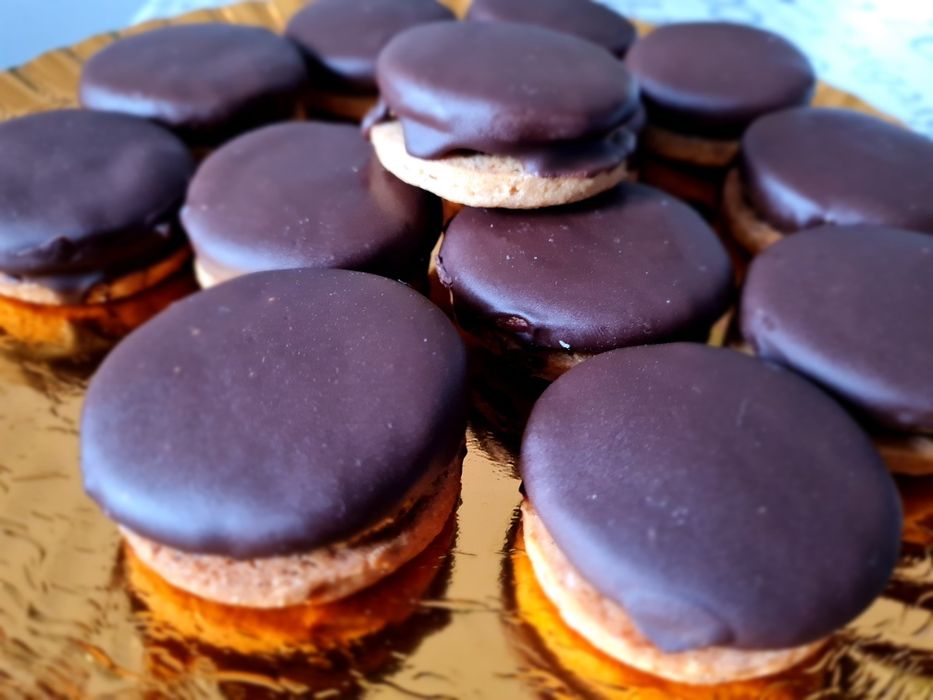 Prajituri de casa Islere cu nuca si crema de ciocolata