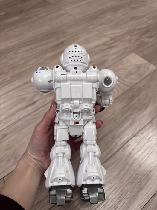 Robot cu sunete si lumini