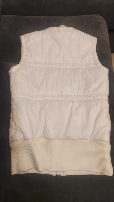 Елегантно ватирано яке Adidas Originals / Бял елек Y2K