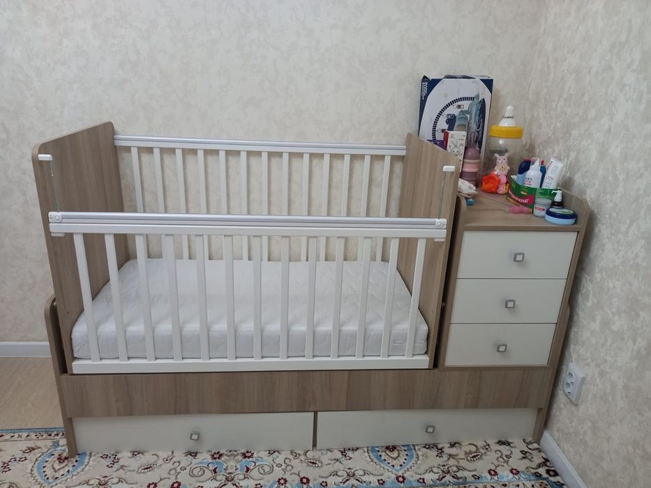 ходунок 5000тг,  манеж 50.000тг