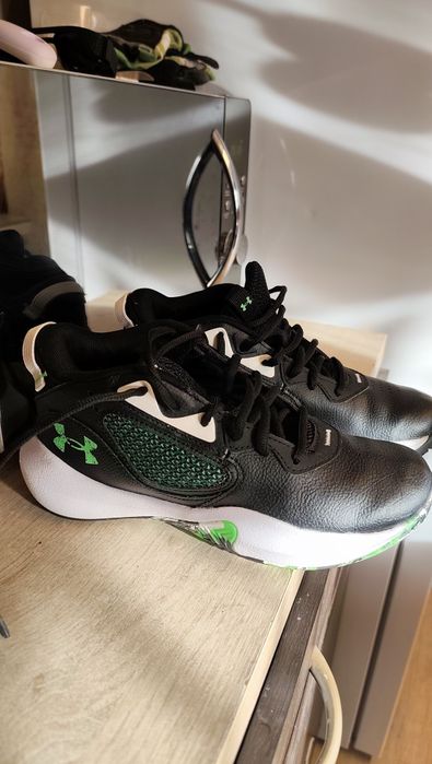 Adidași Under Armor 37.5