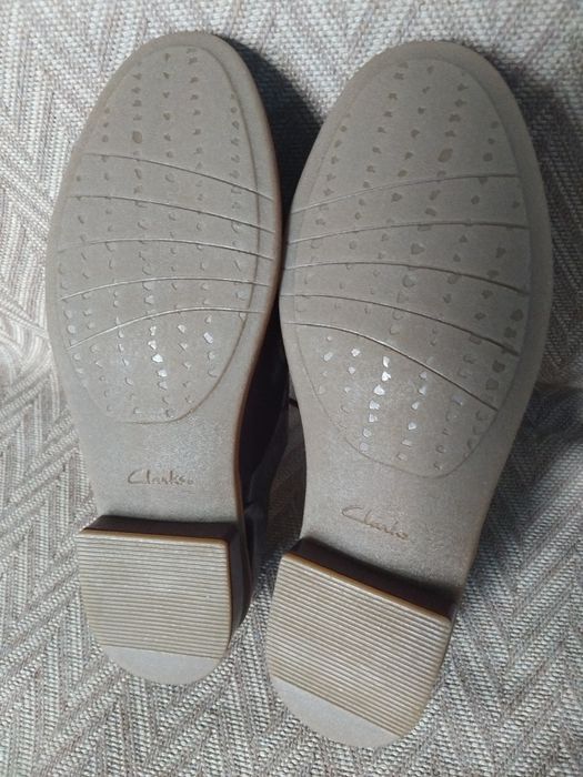 Лачени обувки вишневи Clarks нови