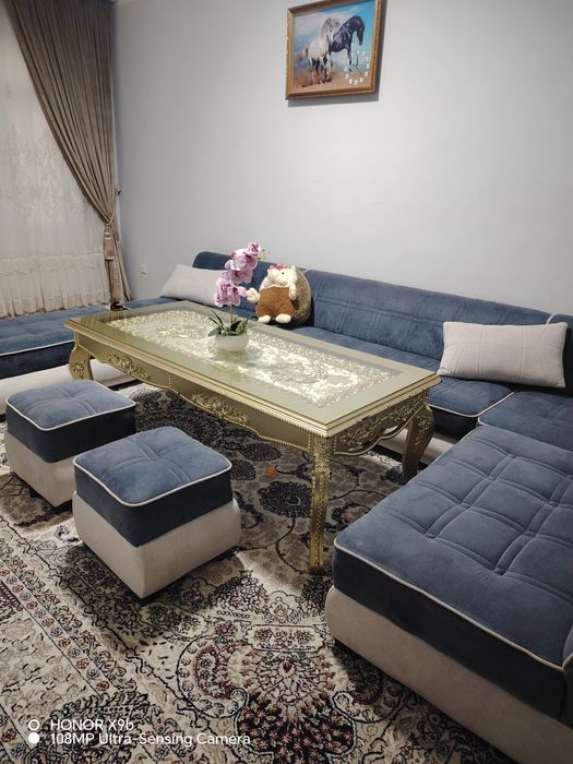 Ugolok va stoli bilan