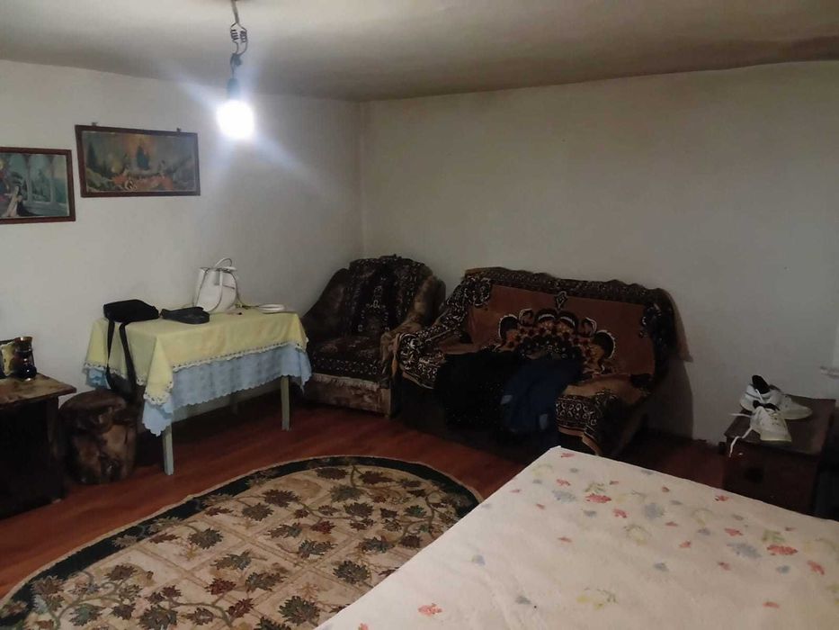 Casa de vanzare cu curte,gradina 2500mp