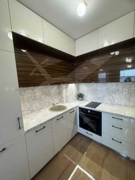 Продава се Тристаен апартамент в Пловдив, Съдийски - 100 кв.м за 2220 €/кв.м - Снимка #12