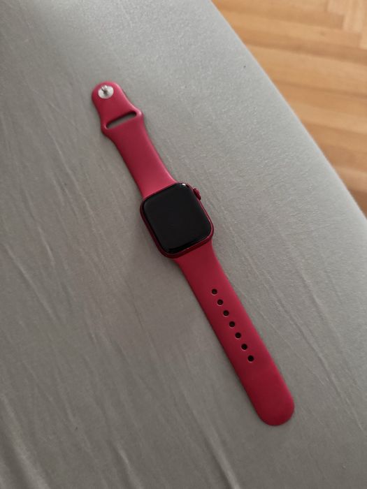 Vând Apple Watch Series 7 – 41 mm, Aluminium, Red – 700 lei