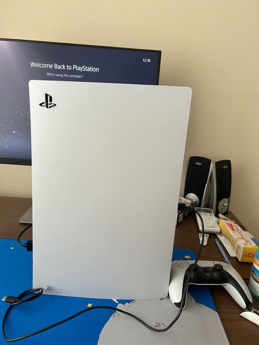 Продавам PlayStation 5(диск версия) в отлично състояние.